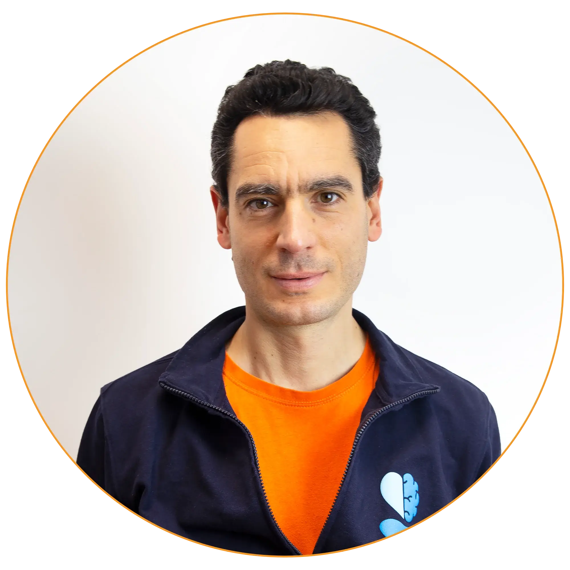 Scatto professionale del dottore Andrea Di Palma, esperto in chinesiologia, osteopatia e posturologia